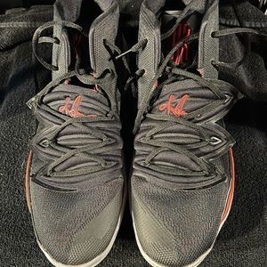 Kyrie 5 BRED